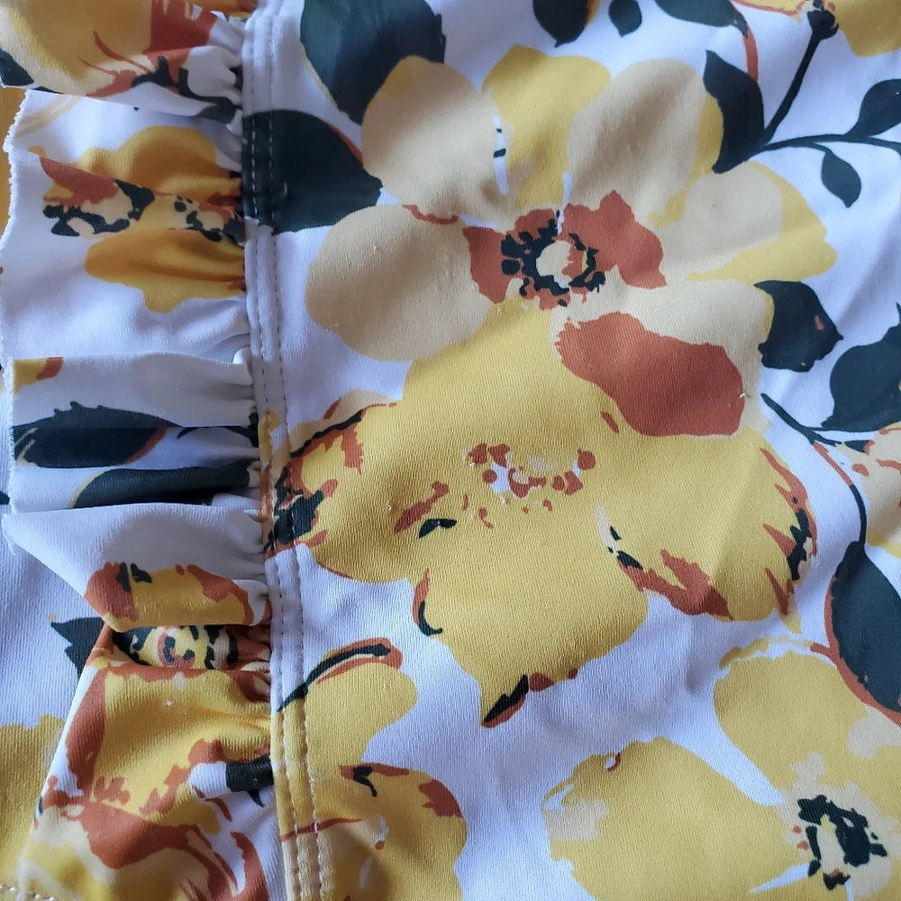 Kortni‎ Jeane girls swim bottoms 8/9